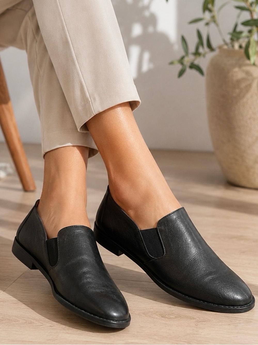 Gentle Souls by Kenneth Cole Loafers Women 7,5 Black Leather Slip On Comfy Shoes